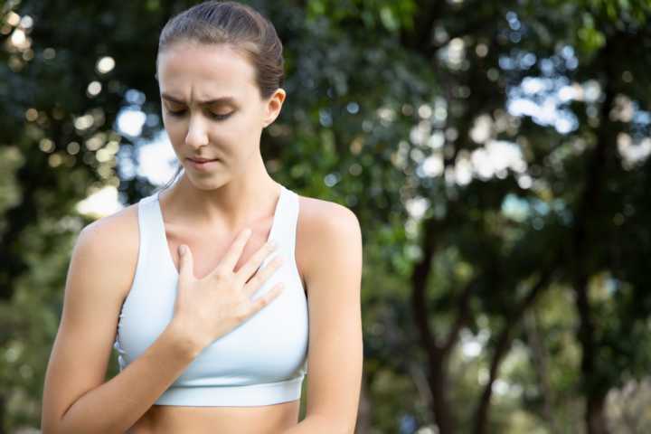 A woman feels burning and bitter aftertaste in her mouth as she was exercising outdoor